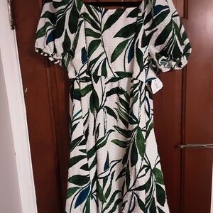 Leaf-Print Puff Sleeve Midi Dress in White and Green Size L
